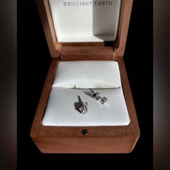 BRAND NEW ! 14K WHITE GOLD DIAMOND STUD EARRINGS ( 0,16 oct.) - Picture 11 of 17